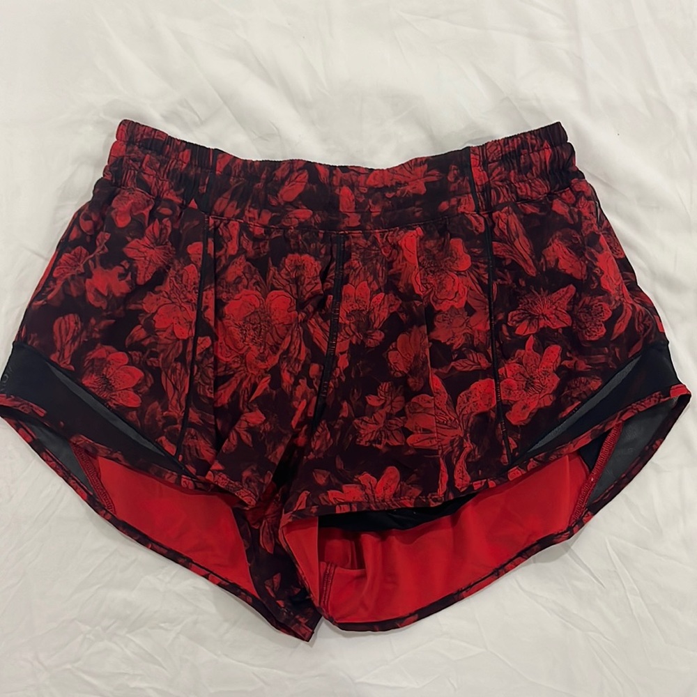 LULULEMON HOTTY HOT SHORTS